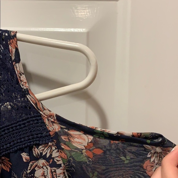 Floral exposed shoulder blouse - Picture 4 of 5